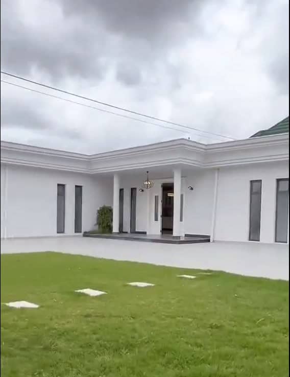 Modern Five Bedroom Apartment in Ayat