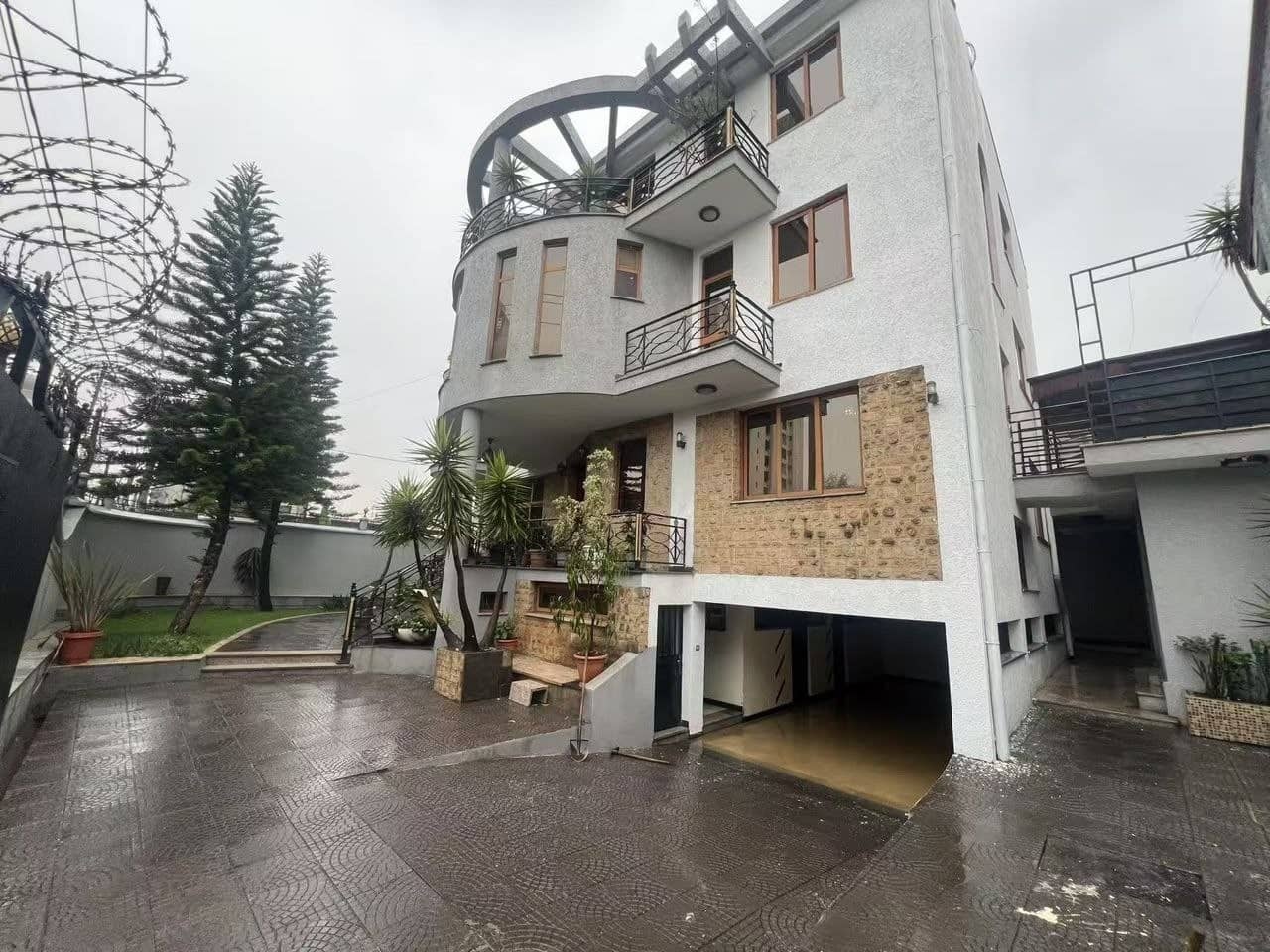 Modern G+2 House in Megenagna for Sale