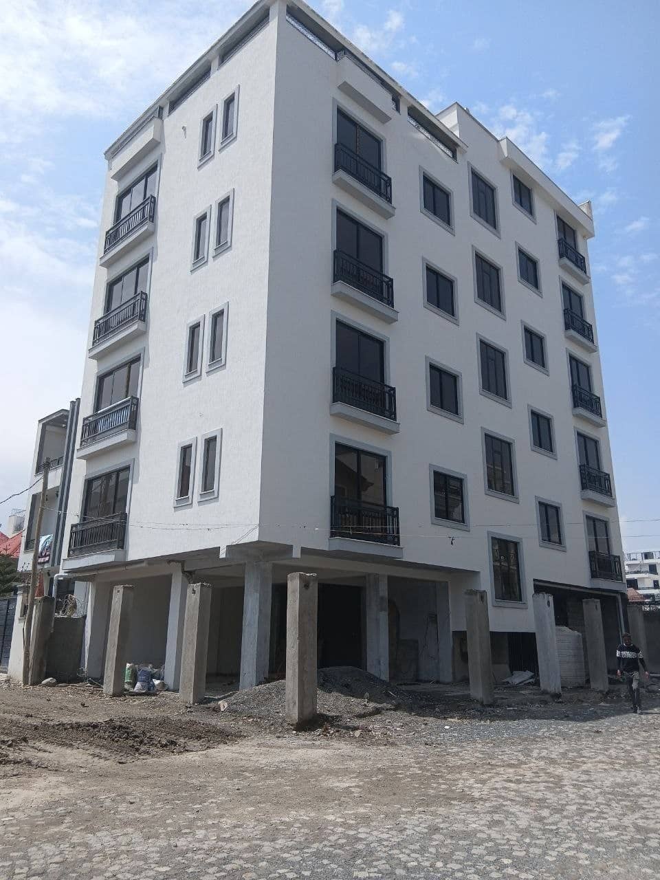 የሚሸጥ አፓርታማ G+4 - ባለ 1 መኝታ (250 ካሬ) - አያት አካባቢ