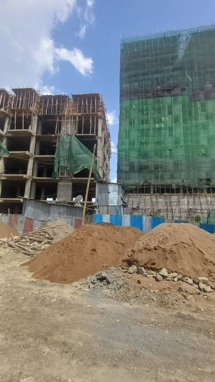 የሚሸጥ ቦታ - አያት (2B+G+12 የግንባታ ፍቃድ ያለው፣ 600 ካሬ)