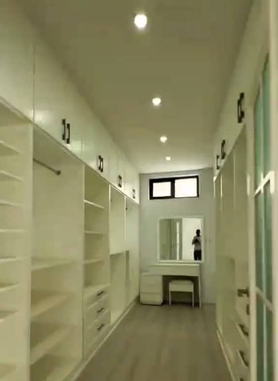 Modern Five Bedroom Villa in Ayat