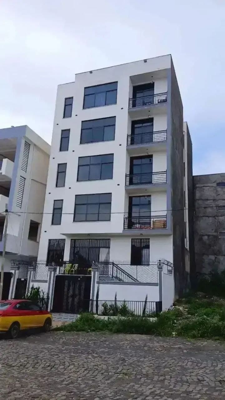 Modern G+5 House in Alembank — 1