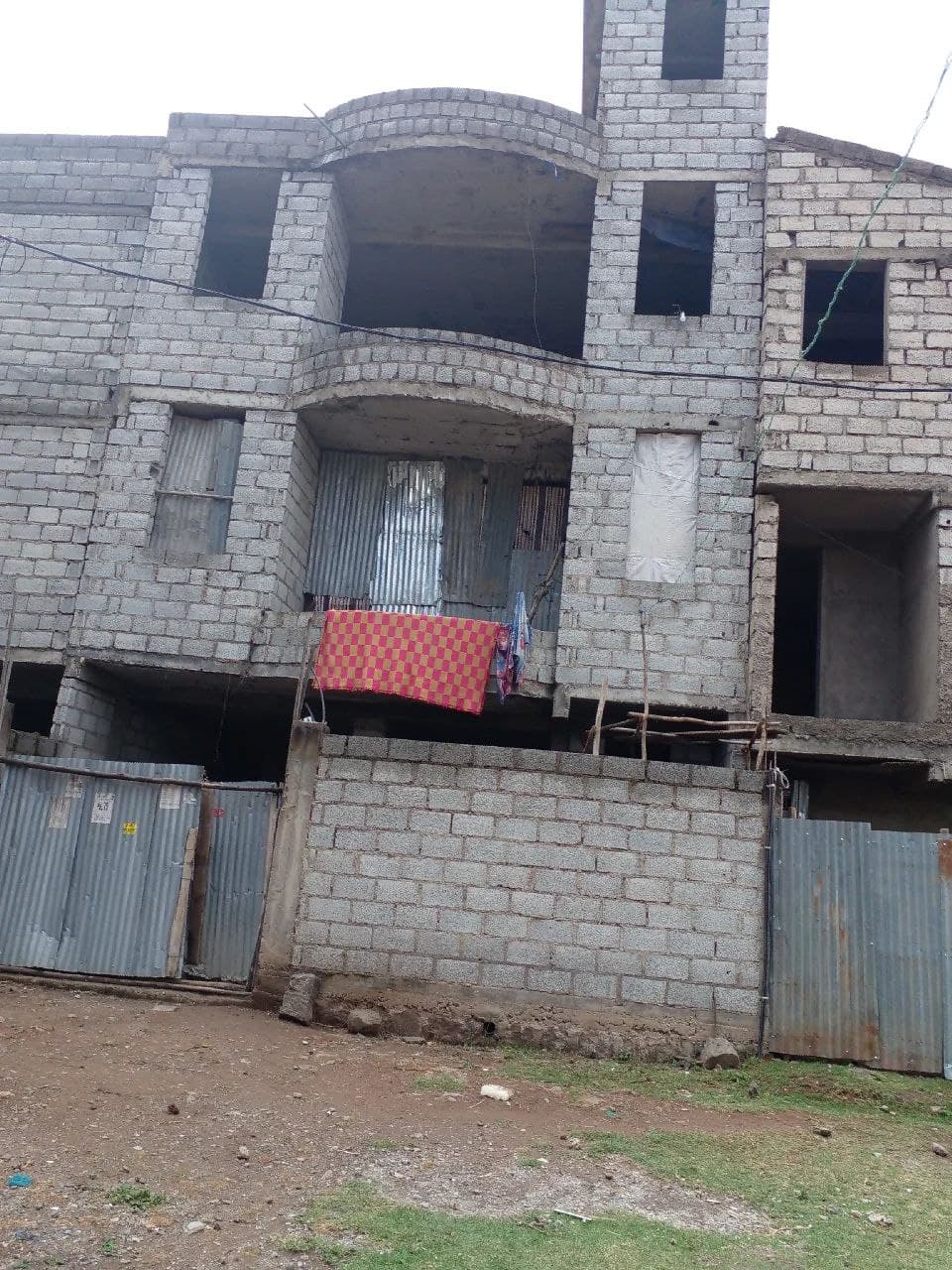 የሚሸጥ ቤት - ቱሉ ዲምቱ G+3 — 1