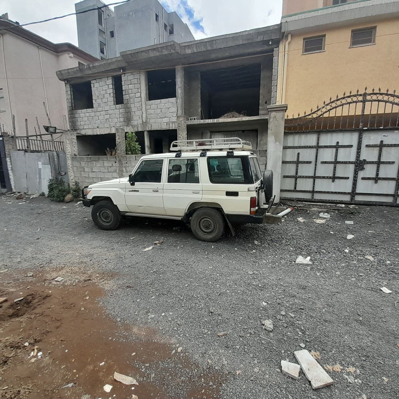 አያት ኮምፓውንድ ውስጥ የሚሸጥ G+1 ቤት - 200 ካሬ — 1
