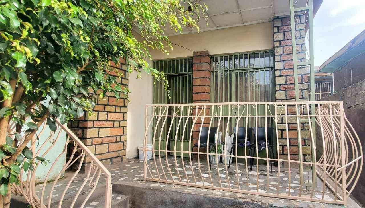 ለሽያጭ የቀረበ ቤት - ወ/አማኑኤል መዘጋጃ አጠገብ — 1