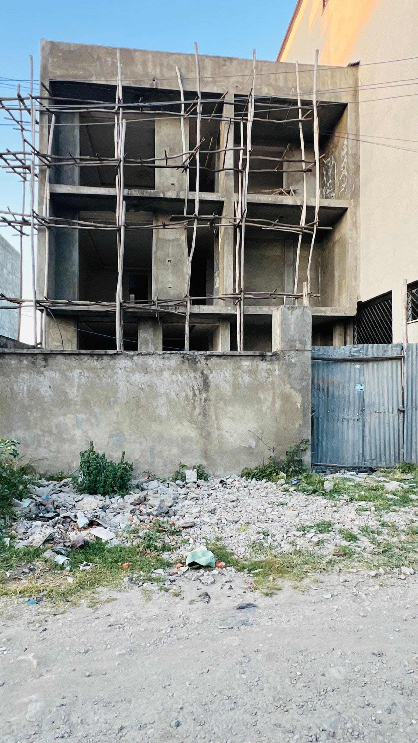 የሚሸጥ ፊኒሺን የቀረው G+2 + ቴራስ (G+3 Half Terrace) አያት 49 አካባቢ — 1