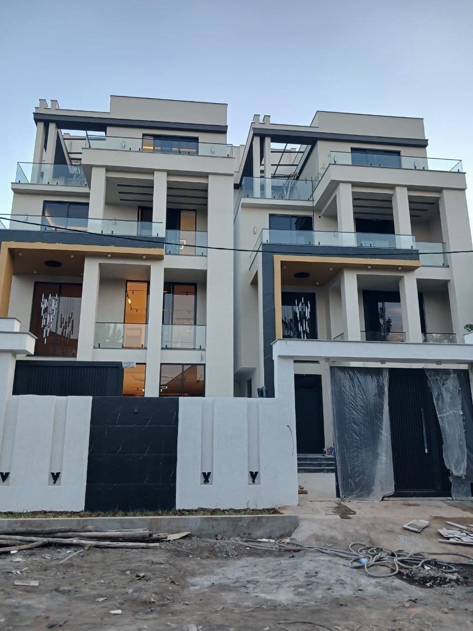 እጅግ ቅንጡ G+3 ቤት በአያት - ቤት 1 — 1