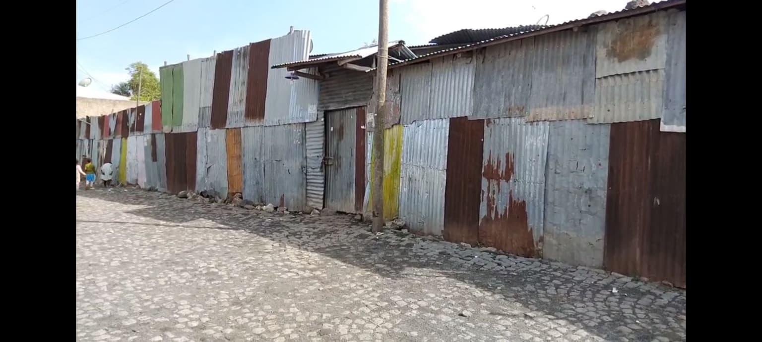 ሃና ማርያም ጋርመንት አካባቢ የሚሸጥ ቦታ (360 ካሬ) — 1