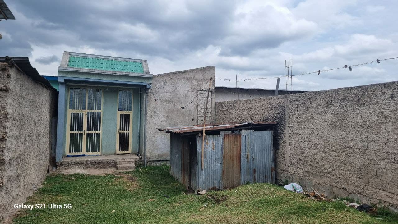 አስቸኳይ ለሽያጭ የቀረበ ቤት - ሃዋሳ ሪፈራል ሆስፒታል አካባቢ — 1
