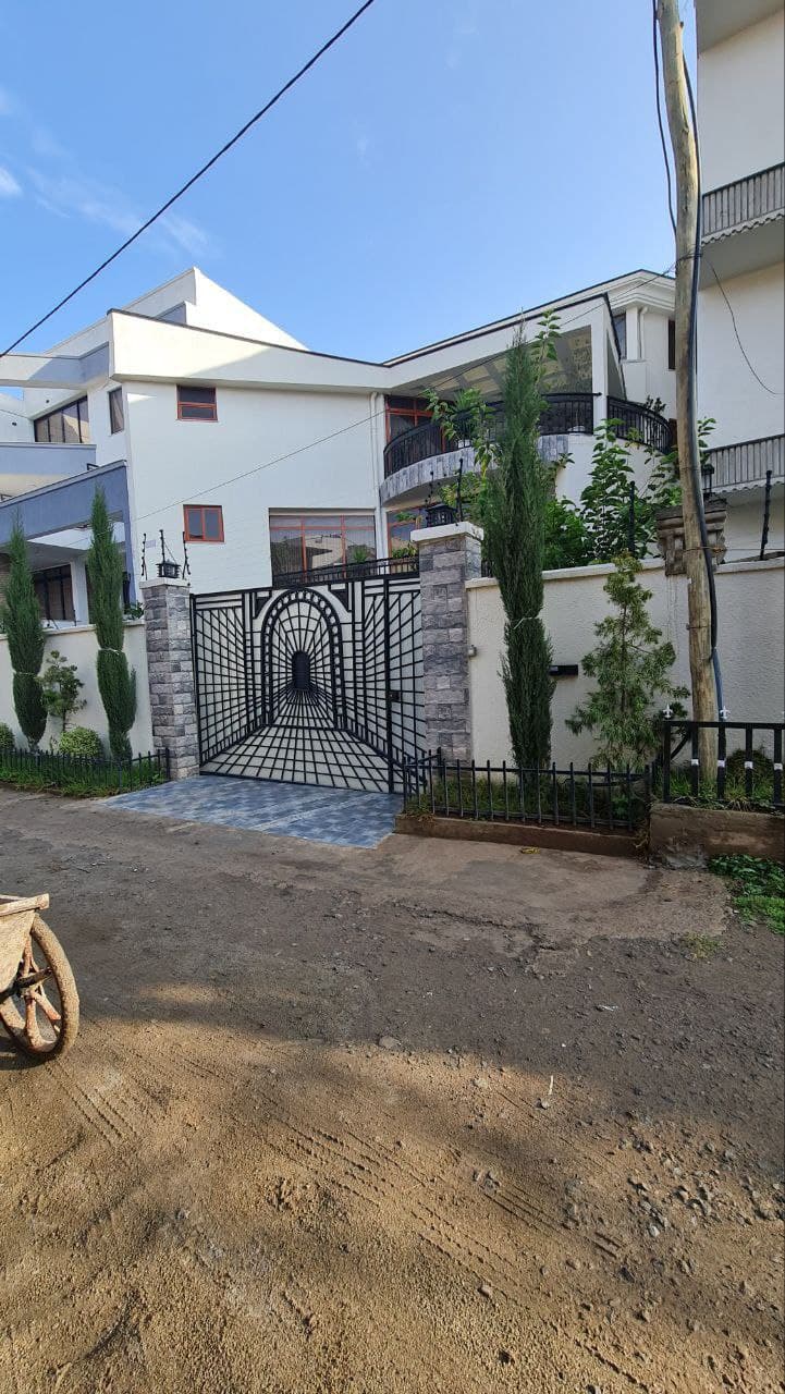 ዘመናዊ አስቸኳይ ሽያጭ - አያት G+2+Terrace ቤት — 1