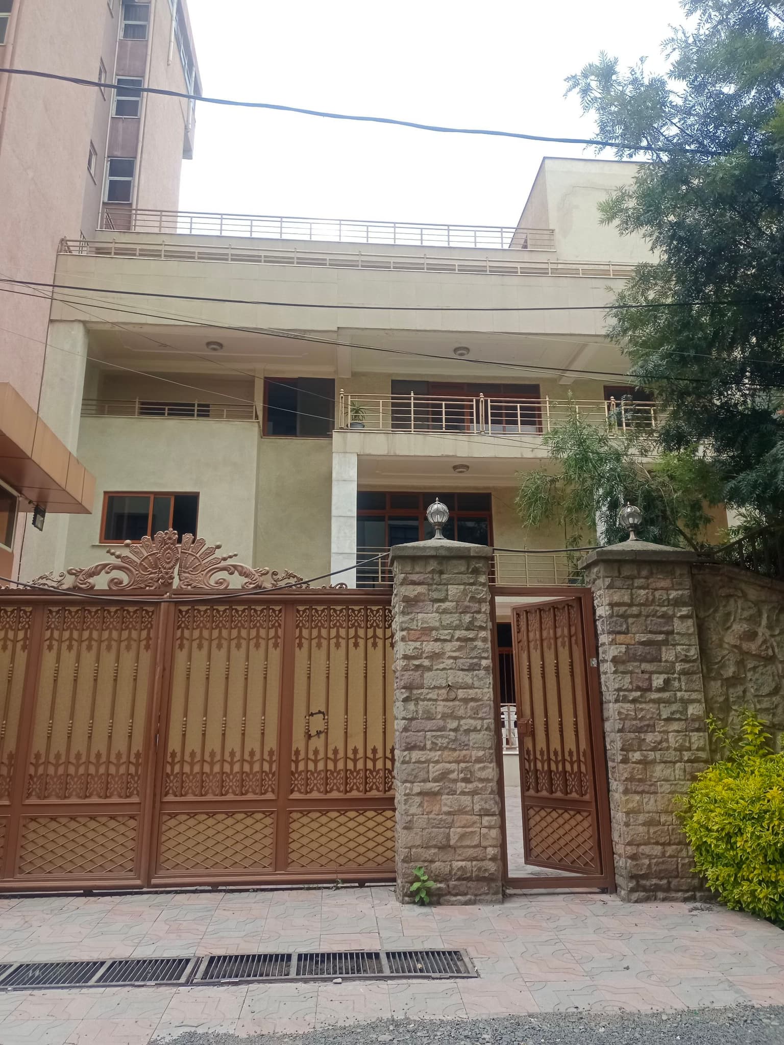 ቦሌ አትላስ ዘመናዊ መኖርያ ቤት - For Sale (B+G+3+Rooftop) — 1