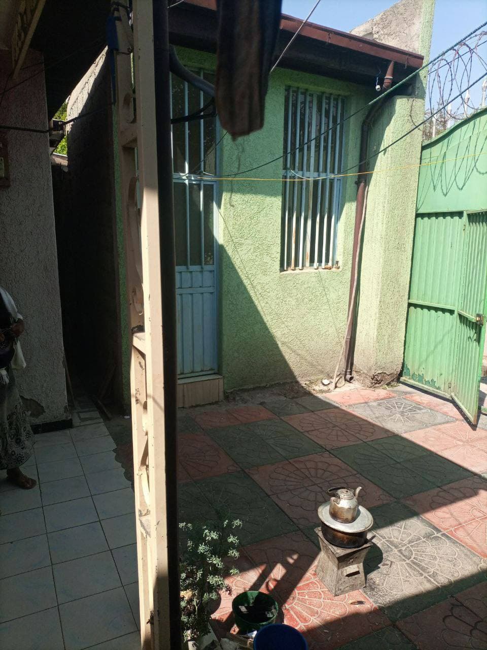 ለሽያጭ የቀረበ ባለ ሶስት መኝታ L-shape የእንጨት ቤት - ሃዋሳ አቶቴ — 1