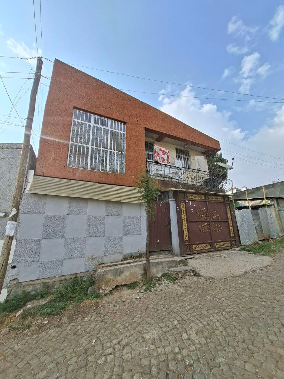152 sqm Plot with 16-Room House for Sale – Asco Cherta, Woreda 05 — 1