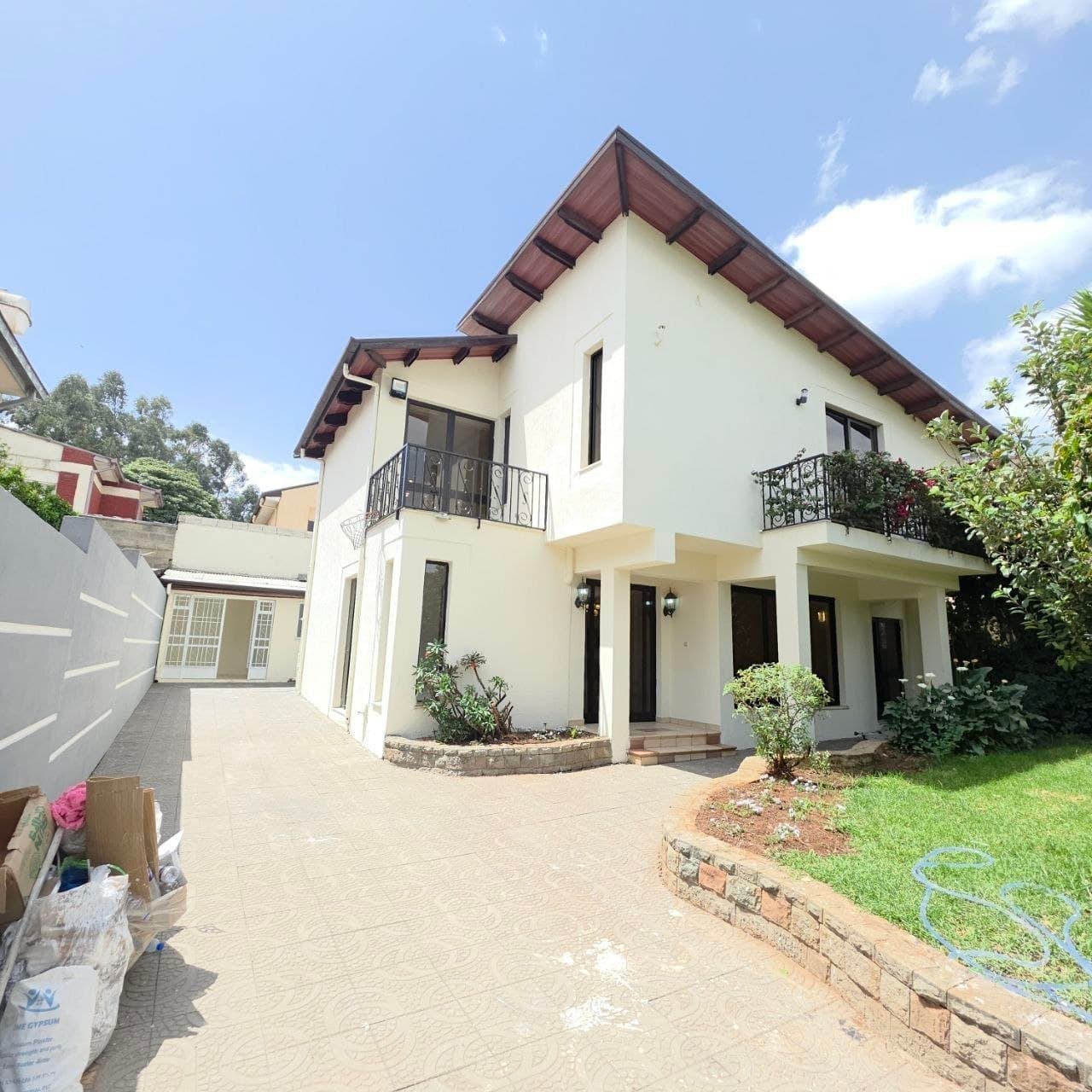 G+1 ቤት ለሽያጭ 300 ካሬ — 1