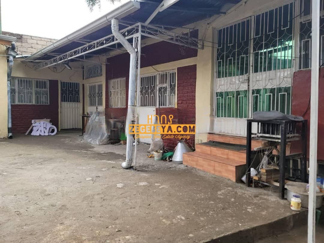 525 Sqm Business Property For Sale in Addis Ababa, Addisu Gebeya — 1