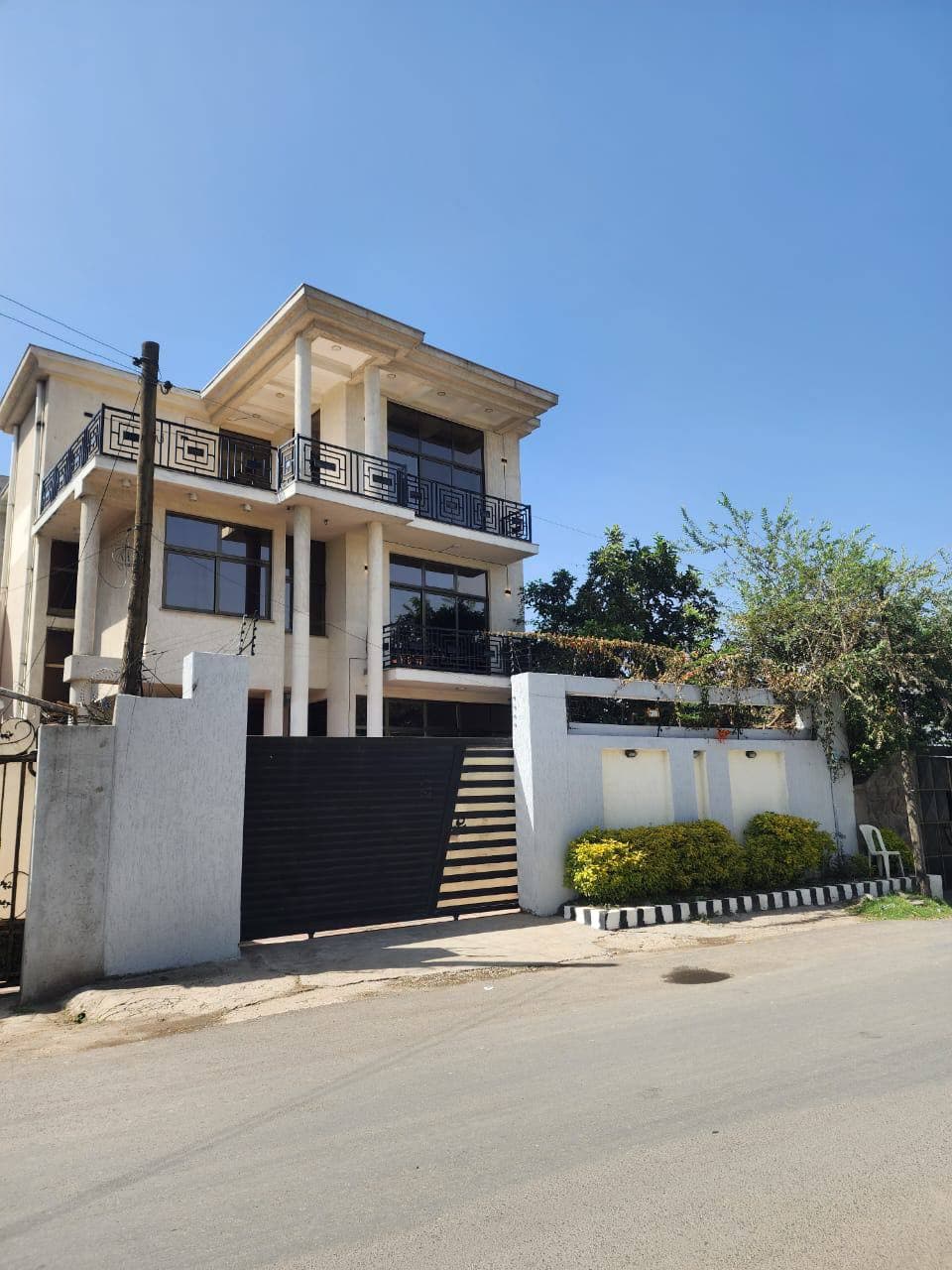 Modern Seven Bedroom G+2 House in Bole Rwanda — 1