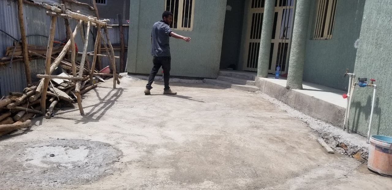 አስቸኳይ L-Shape ቤት ለሽያጭ - አየር ማረፊያ አካባቢ — 1