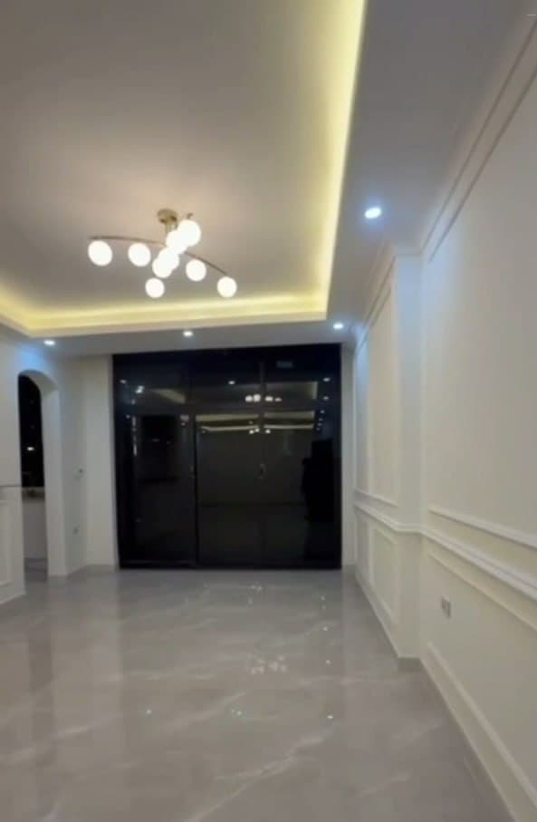 Modern 3 Bedroom Apartment for Sale in Summit — 1