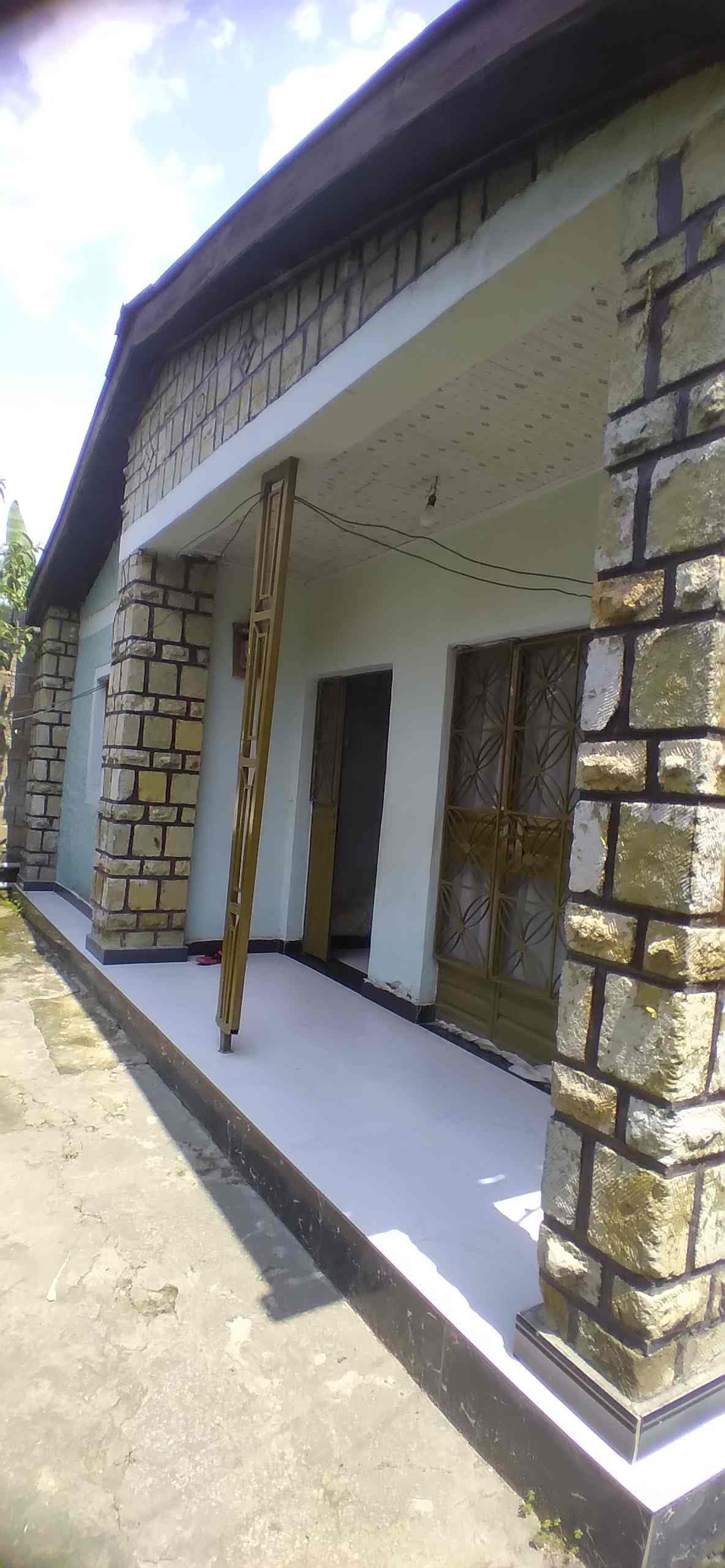 አስቸኳይ ለሽያጭ የቀረበ ቤት - ሀዋሳ ሚሽን አካባቢ — 1