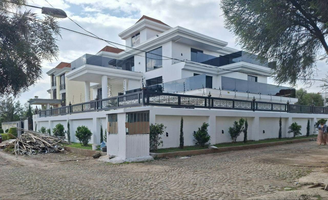 Luxury House for Sale near Summit CMC — 1