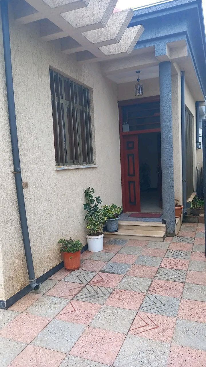 አስቸኳይ ሽያጭ - አያት ቪላ ቤት — 1