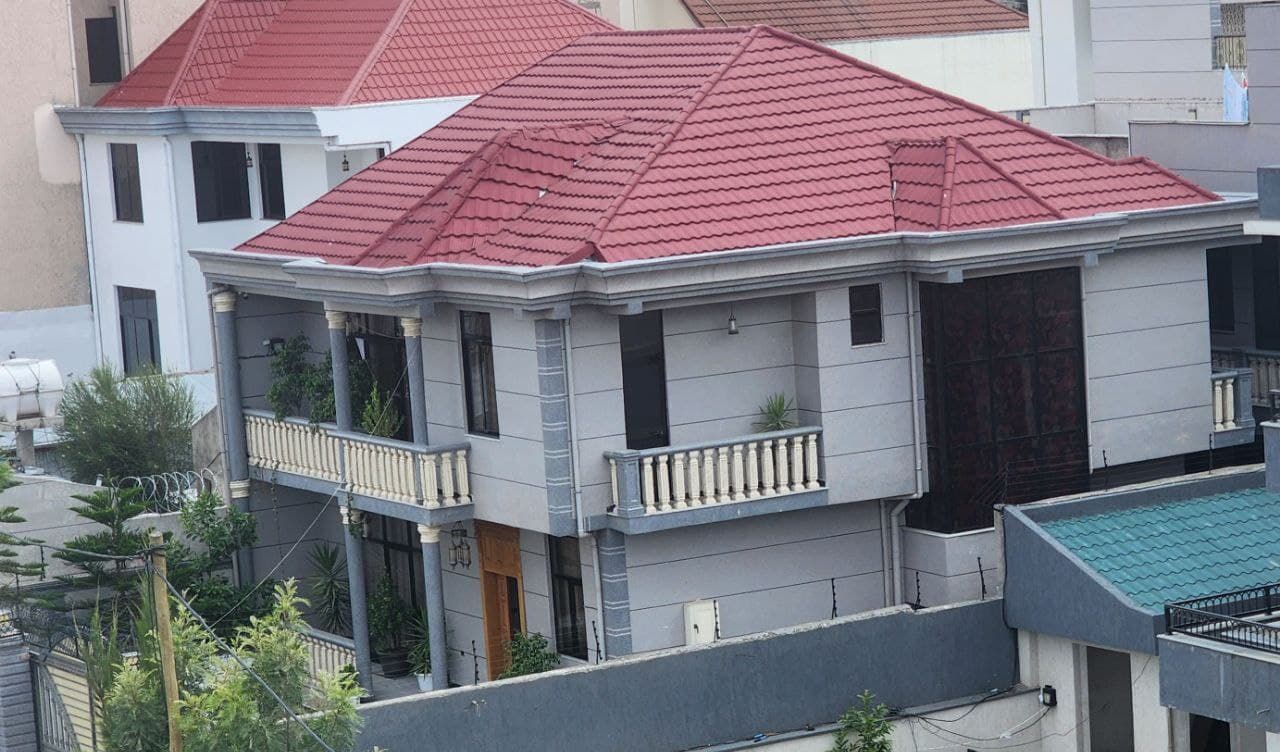 ብድር ያለበት ቤት ለሽያጭ - ሰሚት አካባቢ G+1 ዋና ቤት + G+1 ሰርቪስ — 1