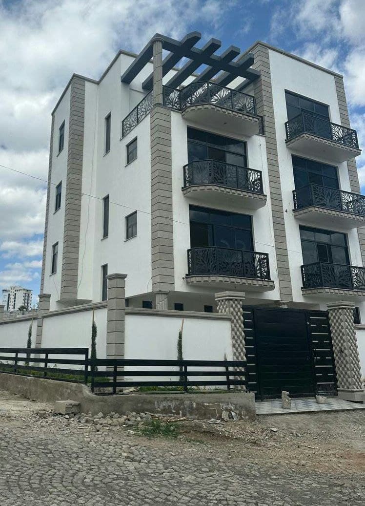 G+3 ቤት በወሰን አካባቢ ለሽያጭ — 1