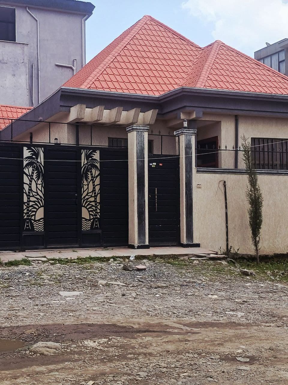 አስቸኳይ ሽያጭ - አያት ቪላ ቤት — 1