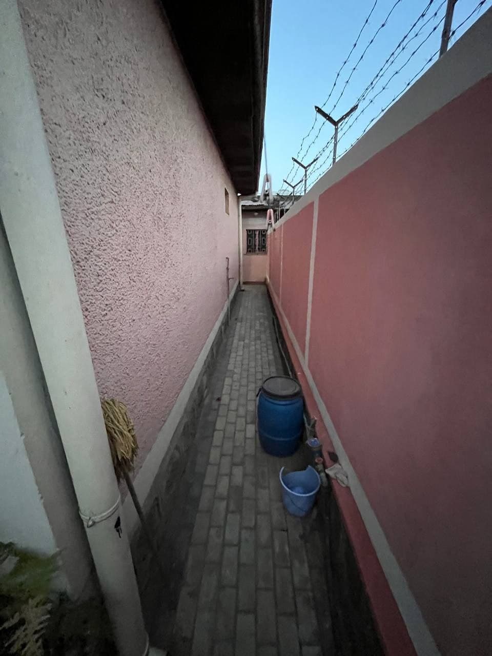 Urgent Sale - 4 Bedroom House Around Jackros — 1