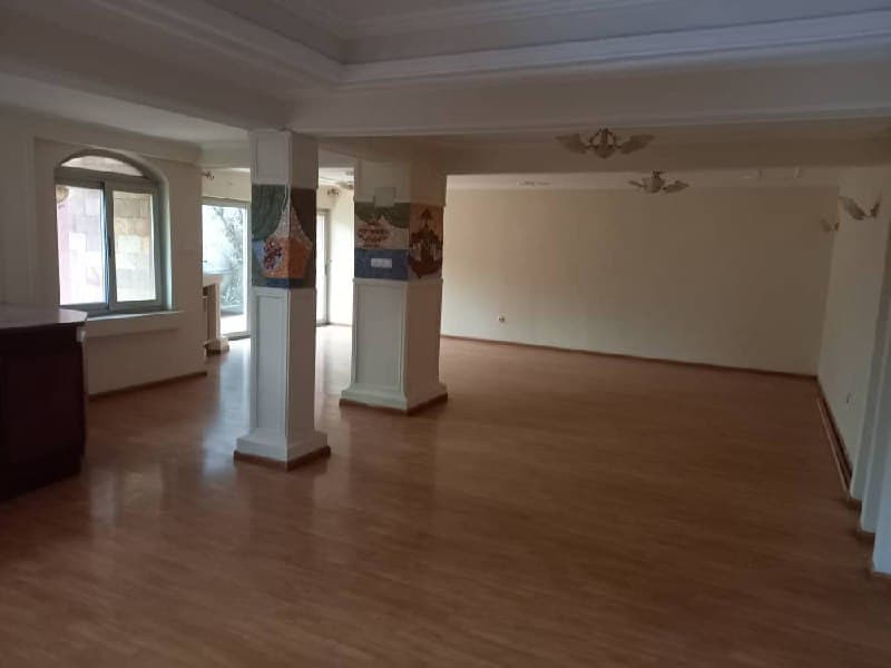 5 Bedroom House At Old Airport :ZG-9062 — 1