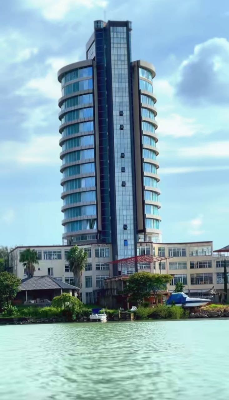 430 ካሬ የጭቃ ቤት ለሽያጭ — 1