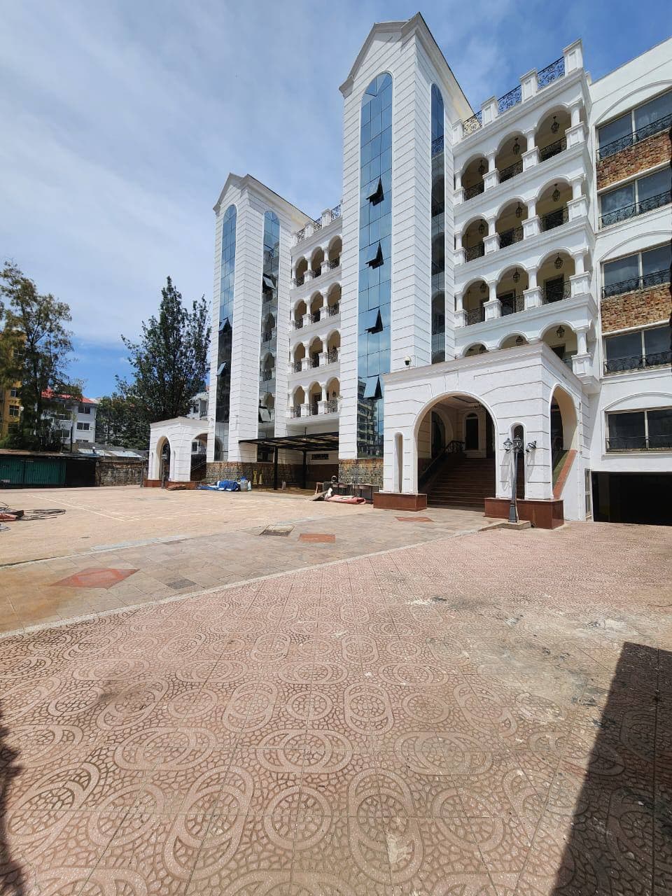 Modern House For Embassy and NGO in Bole — 1