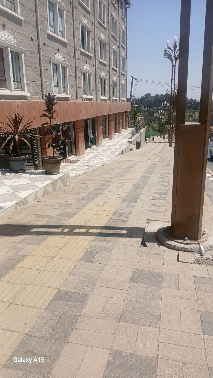 Shop for Sale in Piassa - 64m² — 1