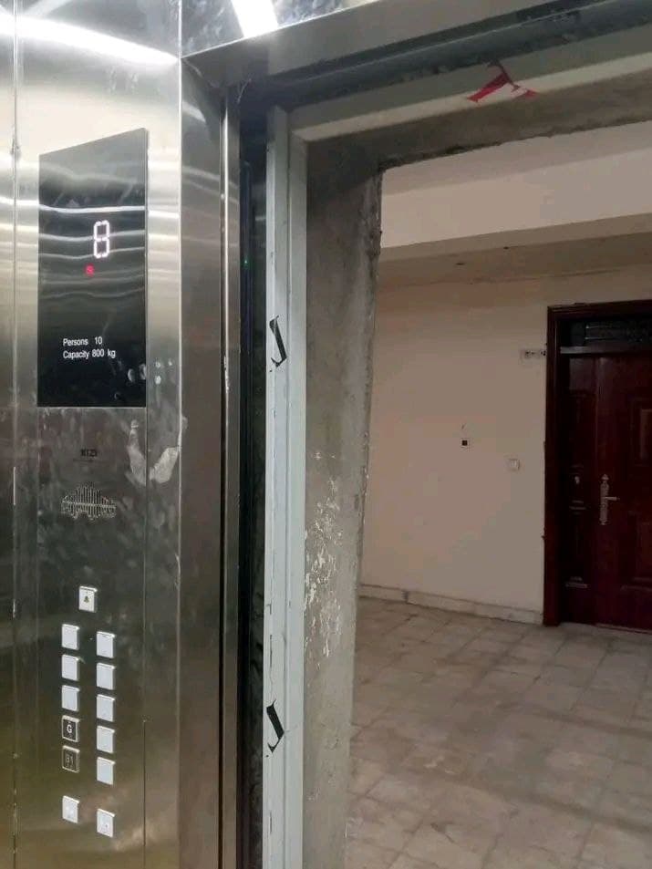አያት 1 ኮንዶሚንየም ሽያጭ — 1