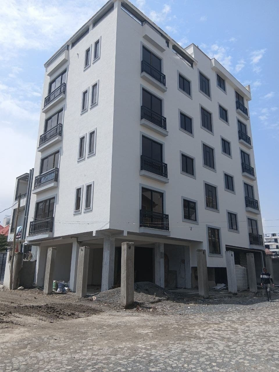 የሚሸጥ አፓርታማ G+4 - ባለ 1 መኝታ (250 ካሬ) - አያት አካባቢ — 1