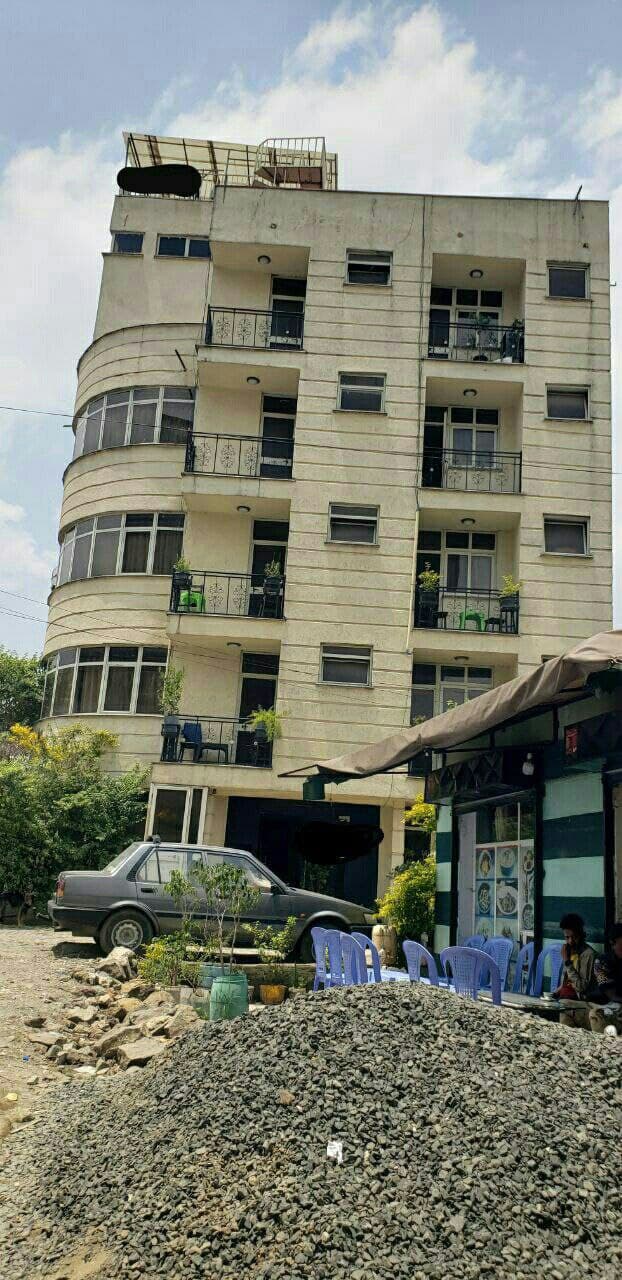 የሚሸጥ G+4 ህንፃ (Guest House) - 137 ካሬ — 1