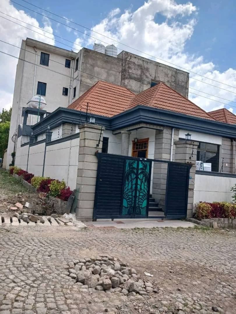 Modern Villa For Sale in Summit — 1