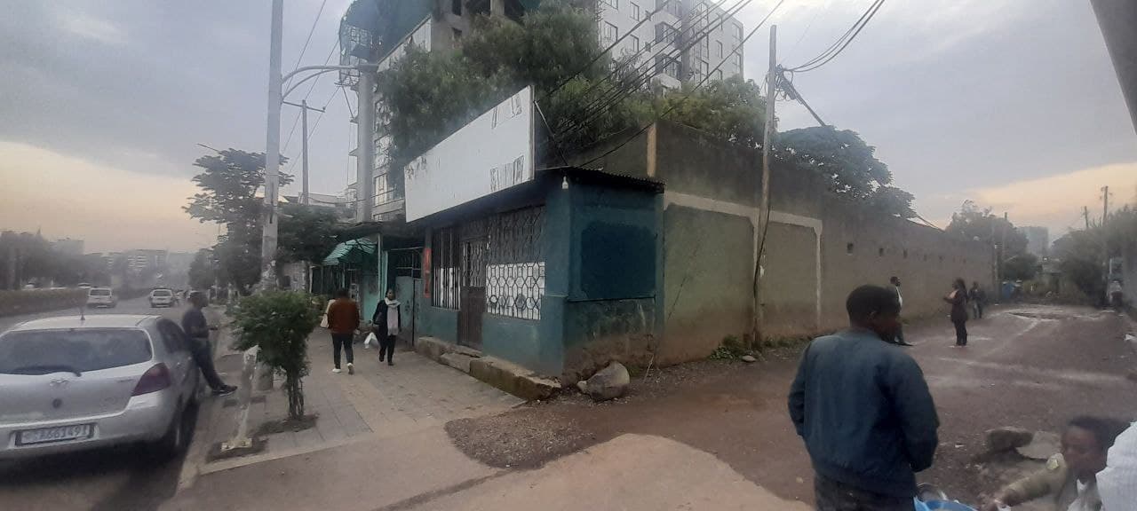 802 ካሬ ቦታ ሽያጭ - ካፒታል ሆቴል ፊት ለፊት — 1