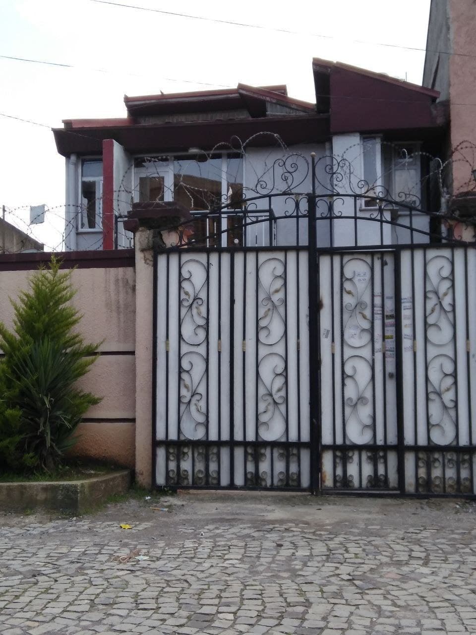 አስቸኳይ የመኖሪያ ቤት ሽያጭ - G+1 140ካሬ አሸዋ ሜዳ ዲያስፖራ መንደር — 1