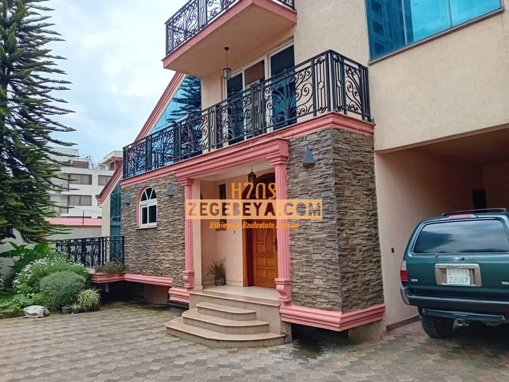 4 Bedroom House At Old Airport : ZG-9085 — 1
