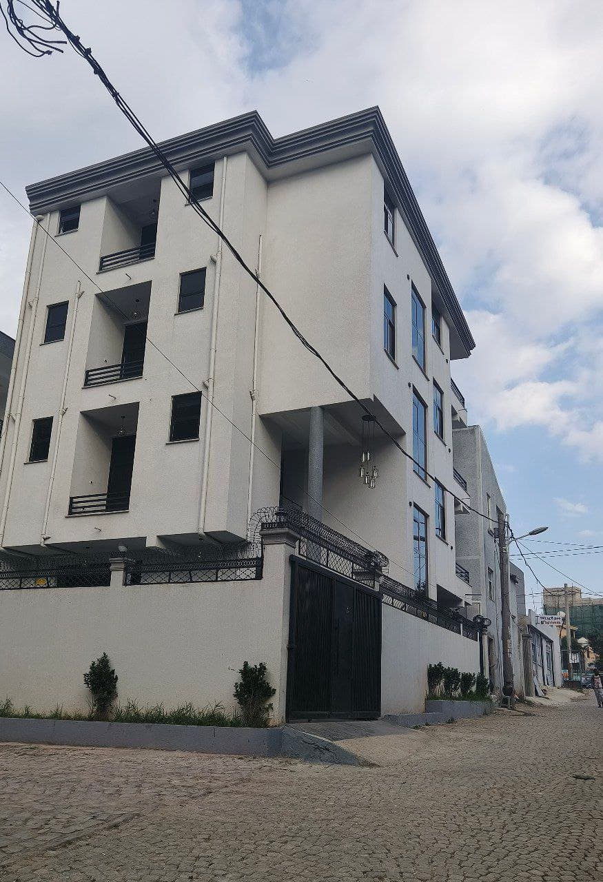 ለቡ G+3 Luxury House for Sale — 1