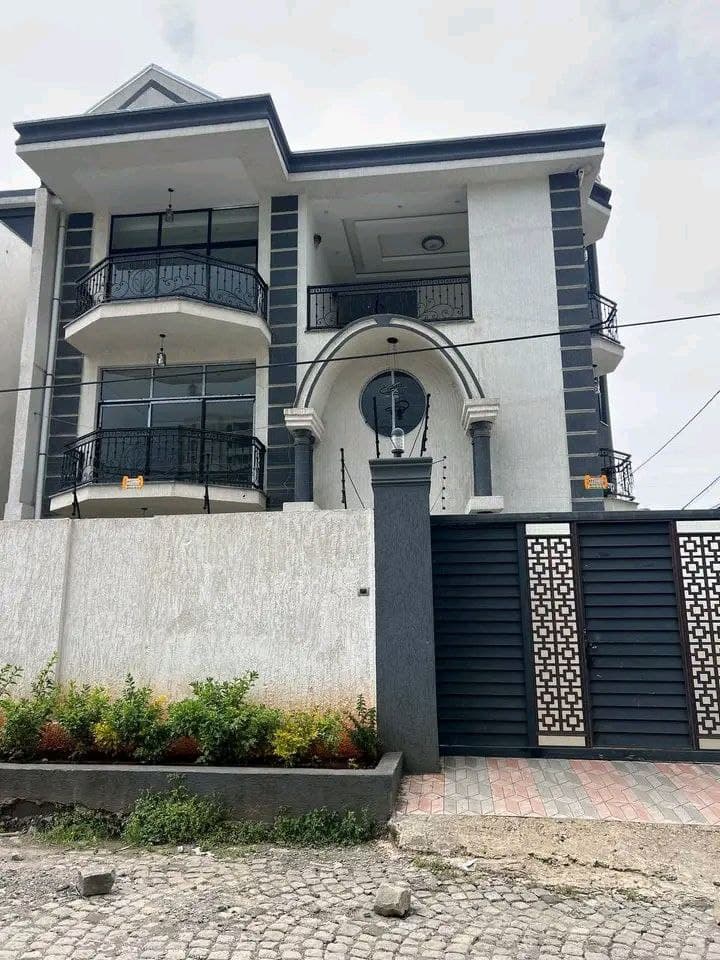 ሽያጭ አያት ዞን - ኮምፓውንድ ቤት 250 ካሬ — 1
