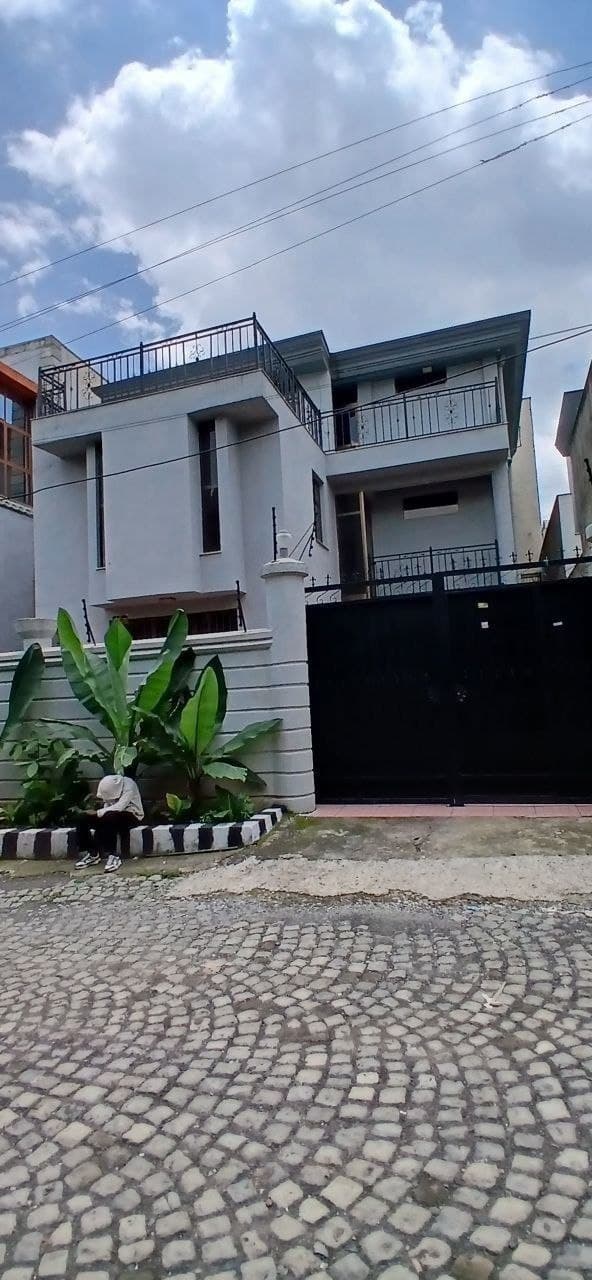 የሚሸጥ ጂ+2 ቤት - CMC አካባቢ — 1