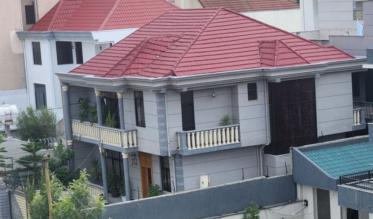 ብድር ያለበት ቤት ለሽያጭ - ሰሚት አካባቢ G+1 ዋና ቤት + G+1 ሰርቪስ — 1