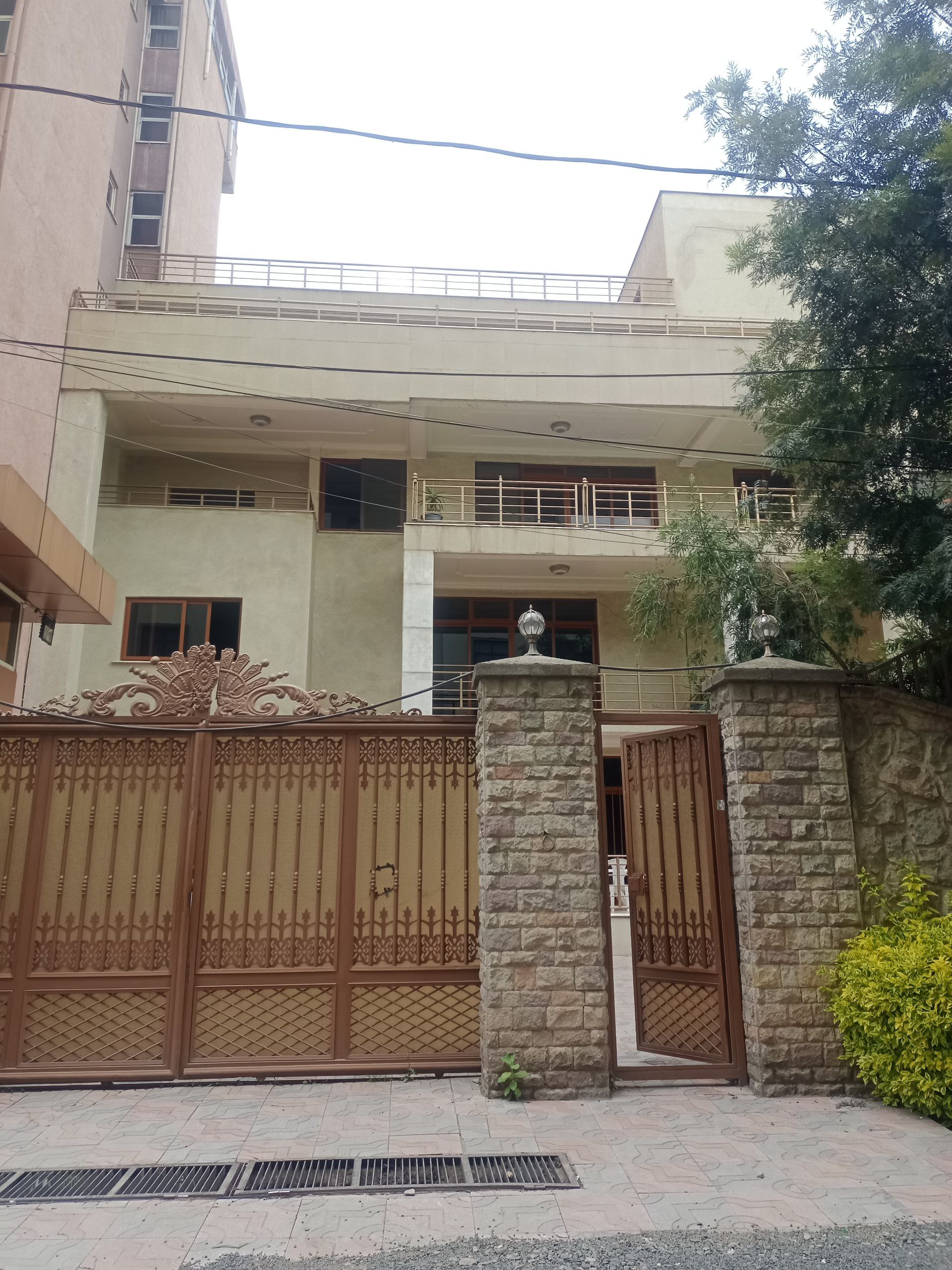 ቦሌ አትላስ ዘመናዊ መኖርያ ቤት - For Sale (B+G+3+Rooftop) — 1