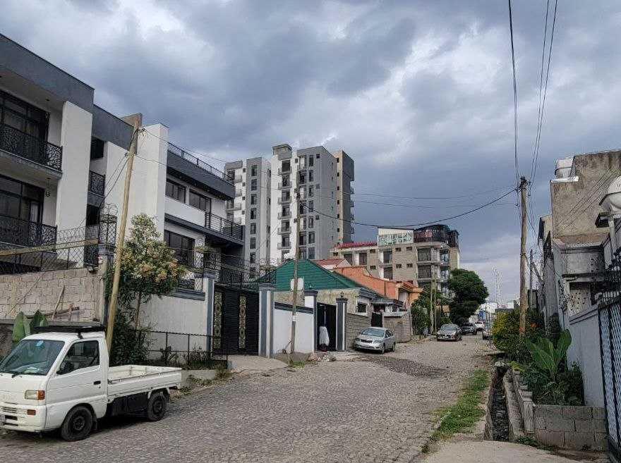 የአያት 5 አካባቢ 450 ካሬ መሬት ለሽያጭ — 1