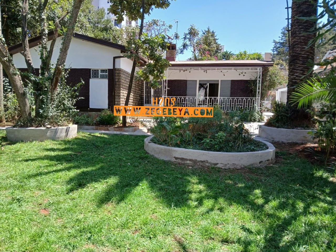 For Rent: Stunning 4-Bedroom Villa with Lush Garden & Service Quarter — 1