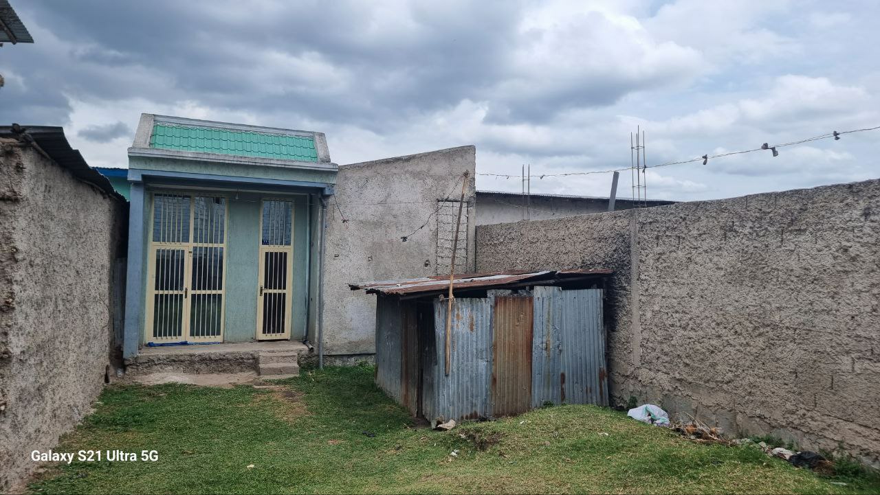 አስቸኳይ ለሽያጭ የቀረበ ቤት - ሃዋሳ ሪፈራል ሆስፒታል አካባቢ — 1